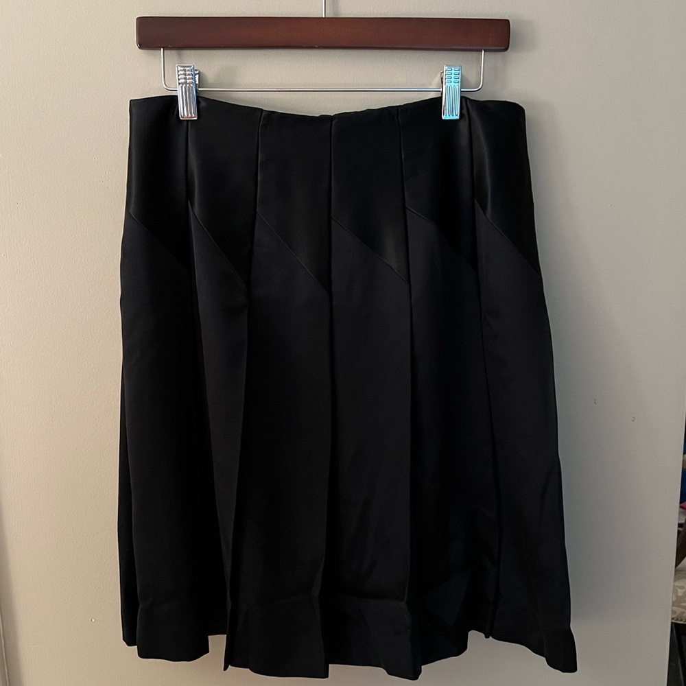 Black silk pleated skirt by Banana Republic